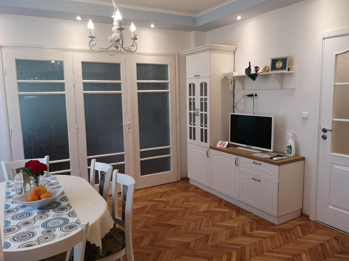 Central Varna Apartment - Lets4Holiday Bagian luar foto