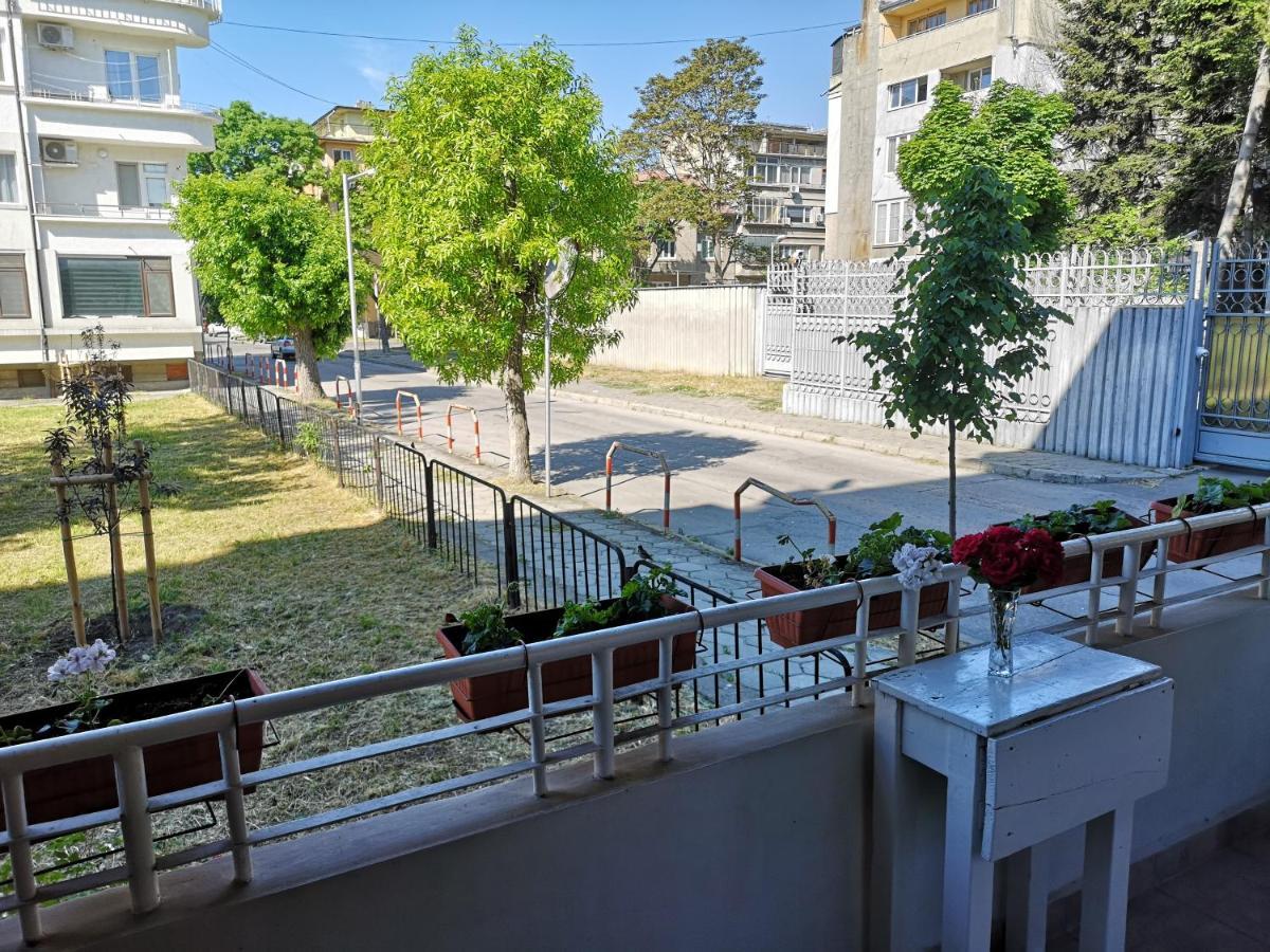 Central Varna Apartment - Lets4Holiday Bagian luar foto