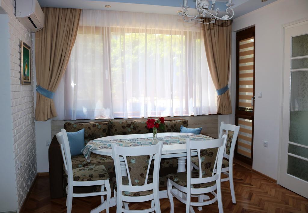 Central Varna Apartment - Lets4Holiday Bagian luar foto