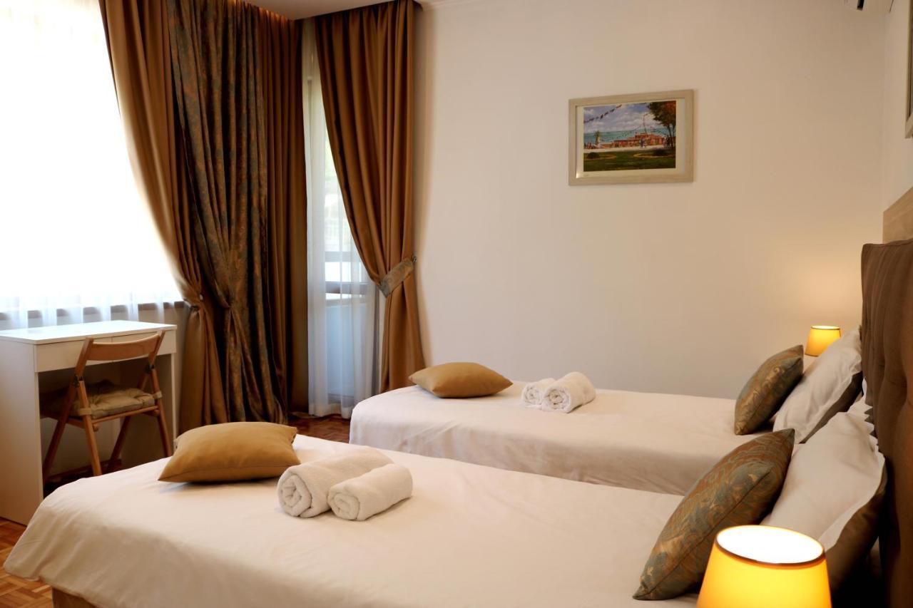 Central Varna Apartment - Lets4Holiday Bagian luar foto