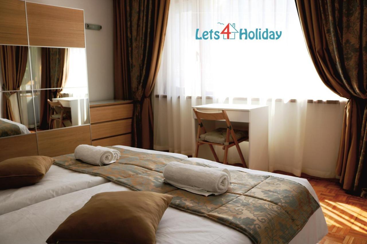 Central Varna Apartment - Lets4Holiday Bagian luar foto