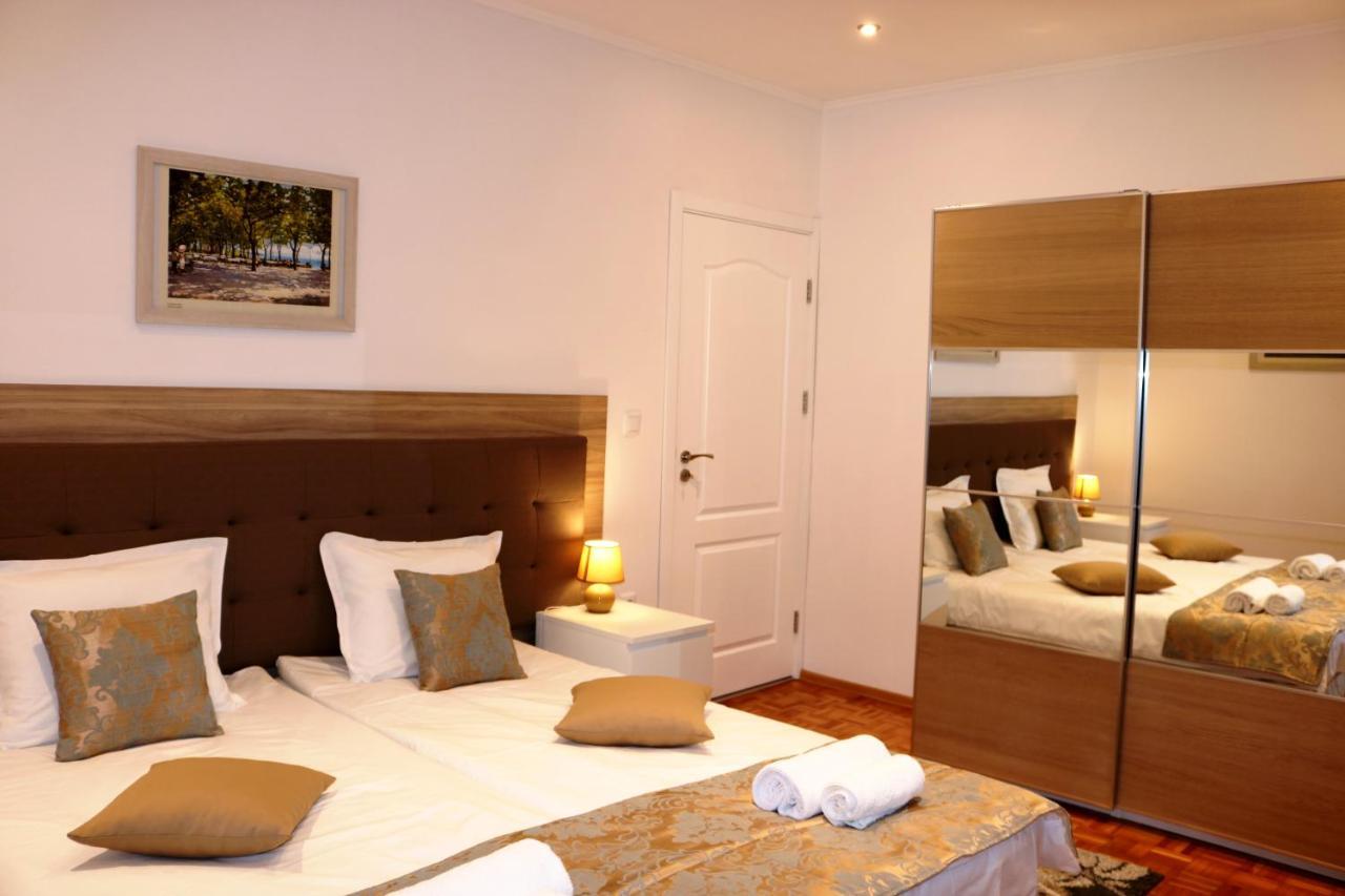 Central Varna Apartment - Lets4Holiday Bagian luar foto